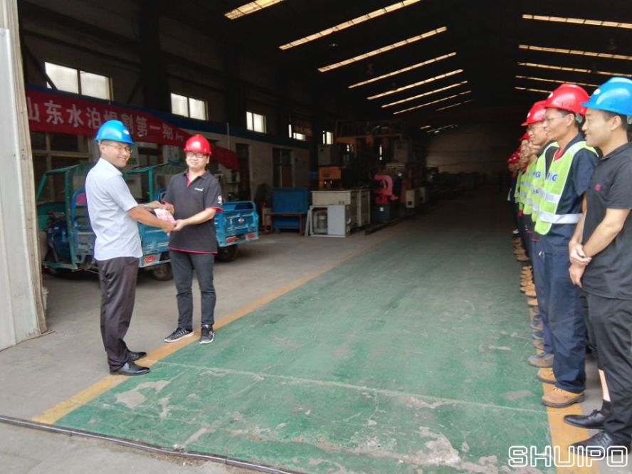 后服務(wù)部孫長(zhǎng)磊，在ABB機(jī)器人培訓(xùn)考試中榮獲第一名